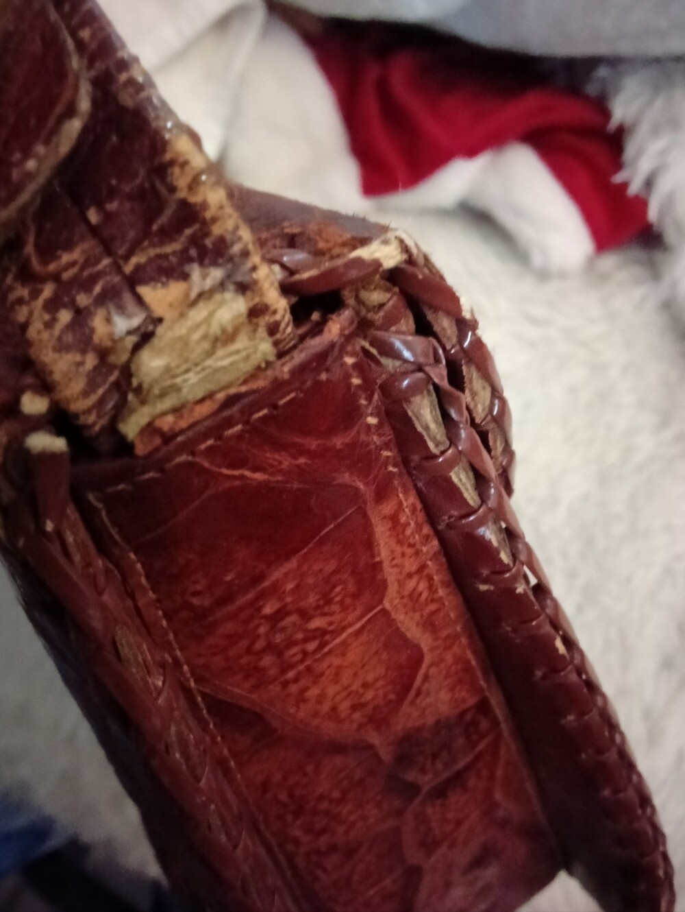 Vtg. Genuine Taxidermy Alligator-Embossed Boho Leather Shoulder Bag - Picture 8 of 10